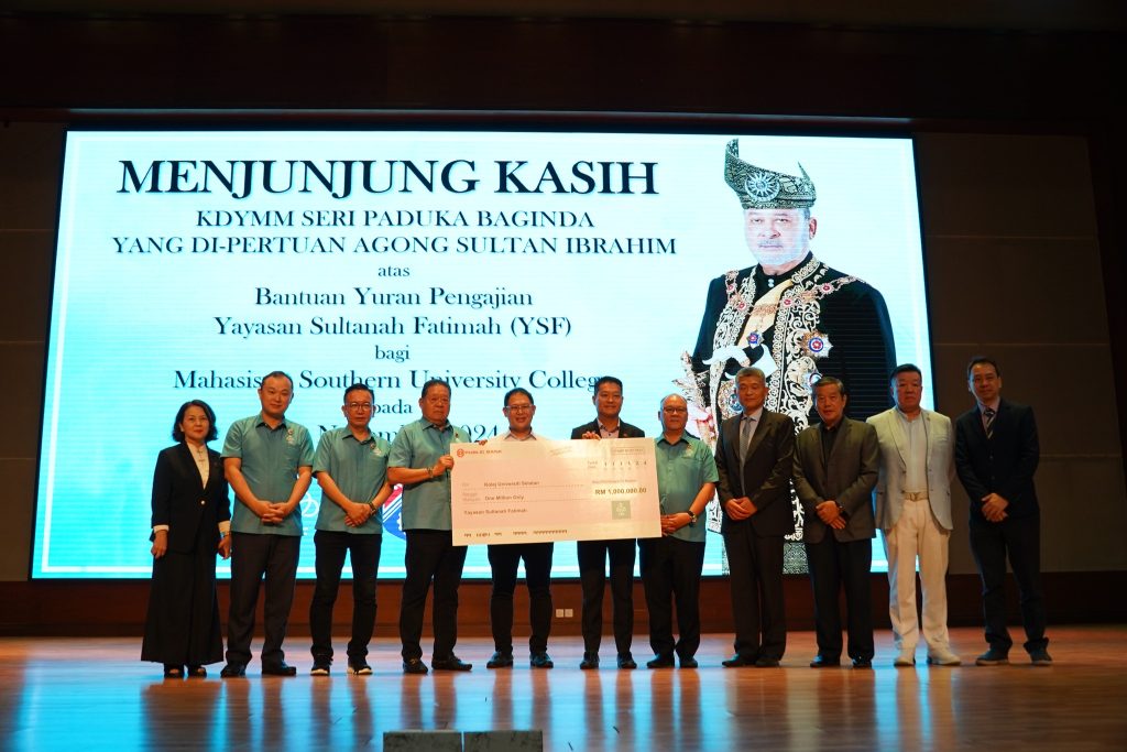 Yayasan Sultanah Fatimah Cheque Handover Ceremony 500 SUC Student Benefited